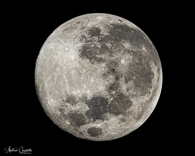 photograph the moon handheld full moon