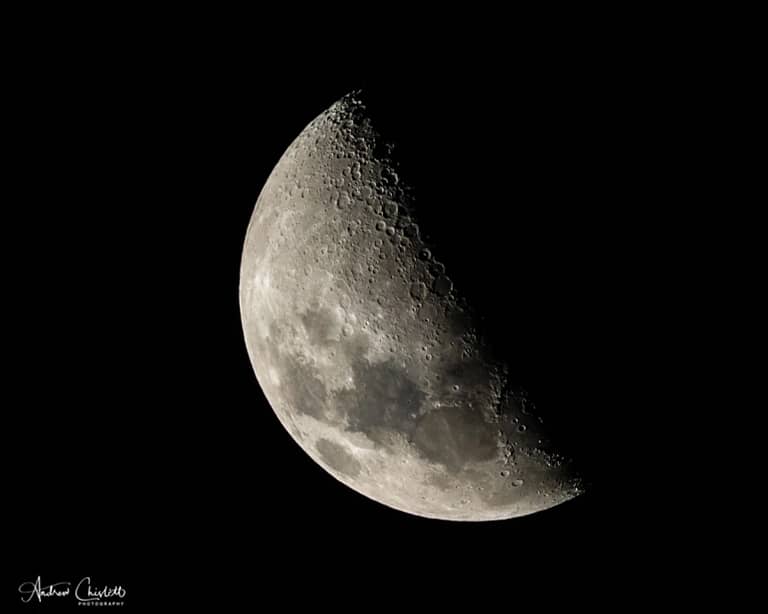 photograph the moon handheld